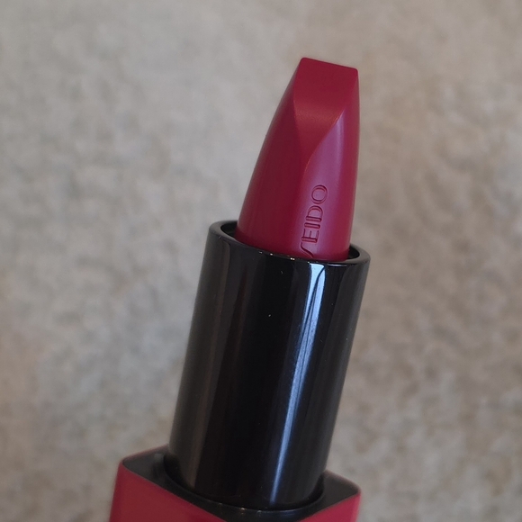 Shiseido Red Lipstick - Picture 4 of 4